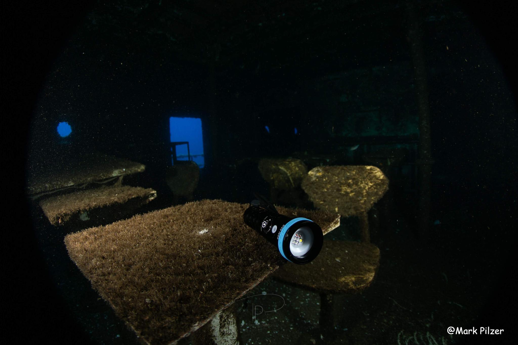 a2462289-c33b-4ad5-8af5-5c30c5284714 XTAR D30 1600 Dive Light for wreck diving