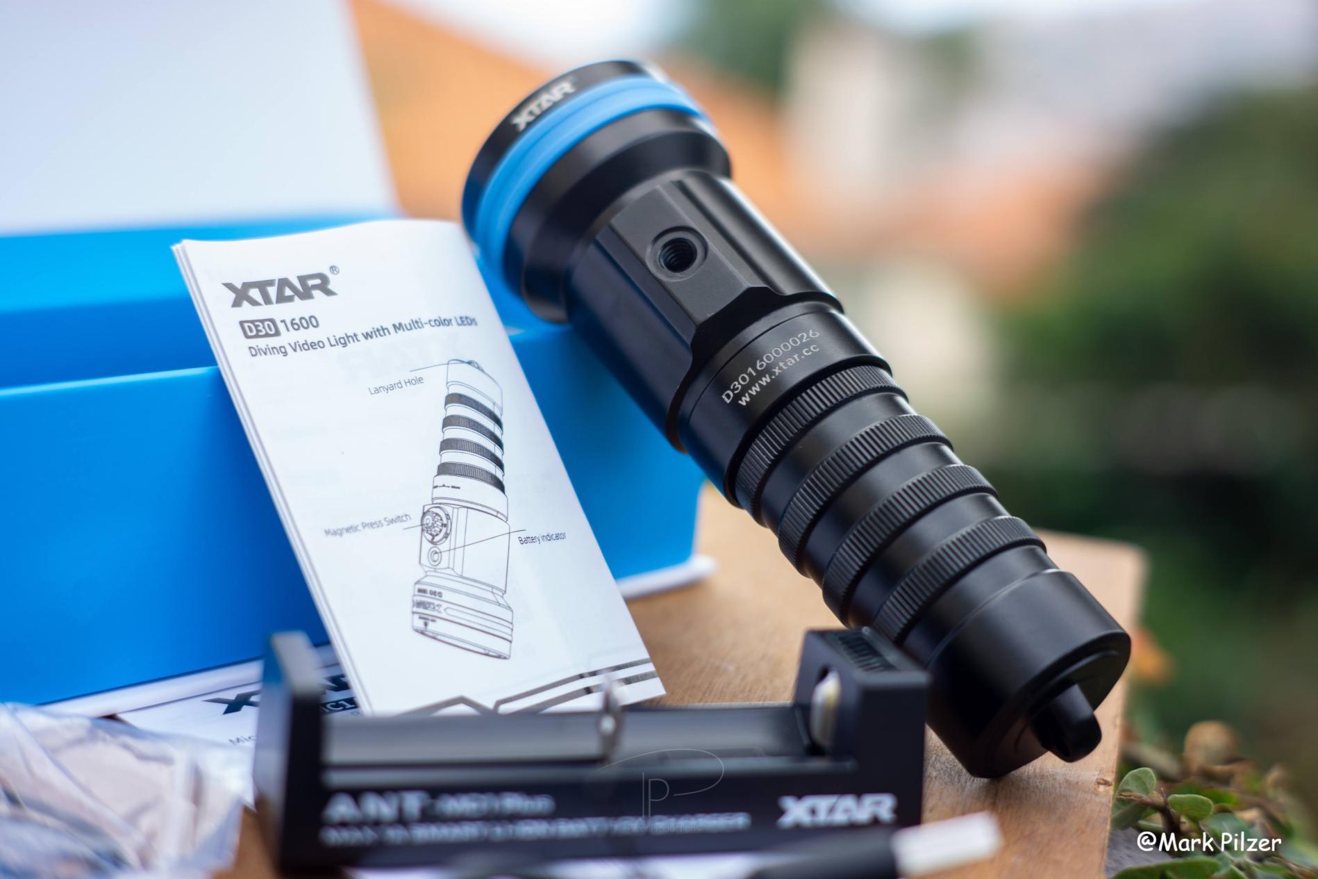dd44c7ab-3eaa-4f35-9375-834a6d9d5400 XTAR D30 1600 Dive Light can be mounted on goodman handles and camera balls