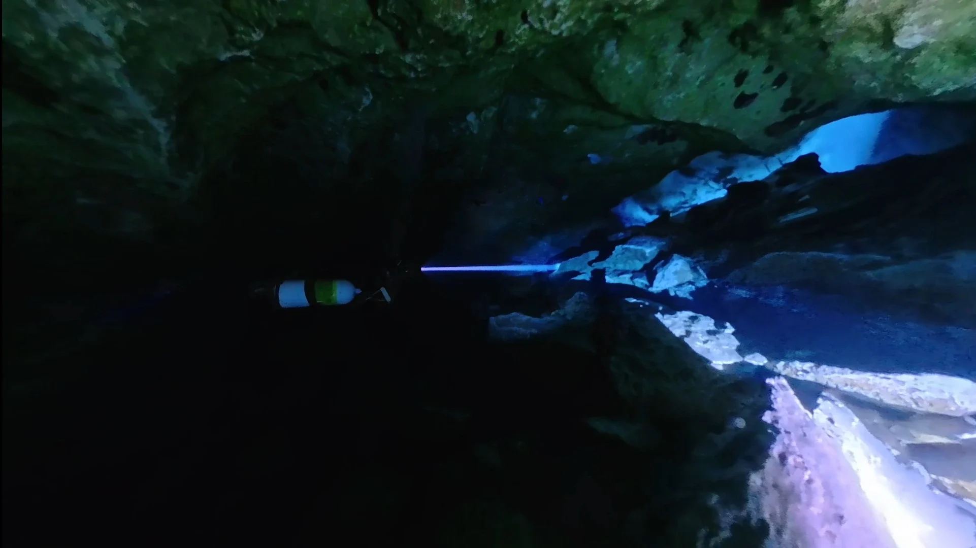 XTAR D40 4° spotlight mode — lightsaber effect cutting through darkness