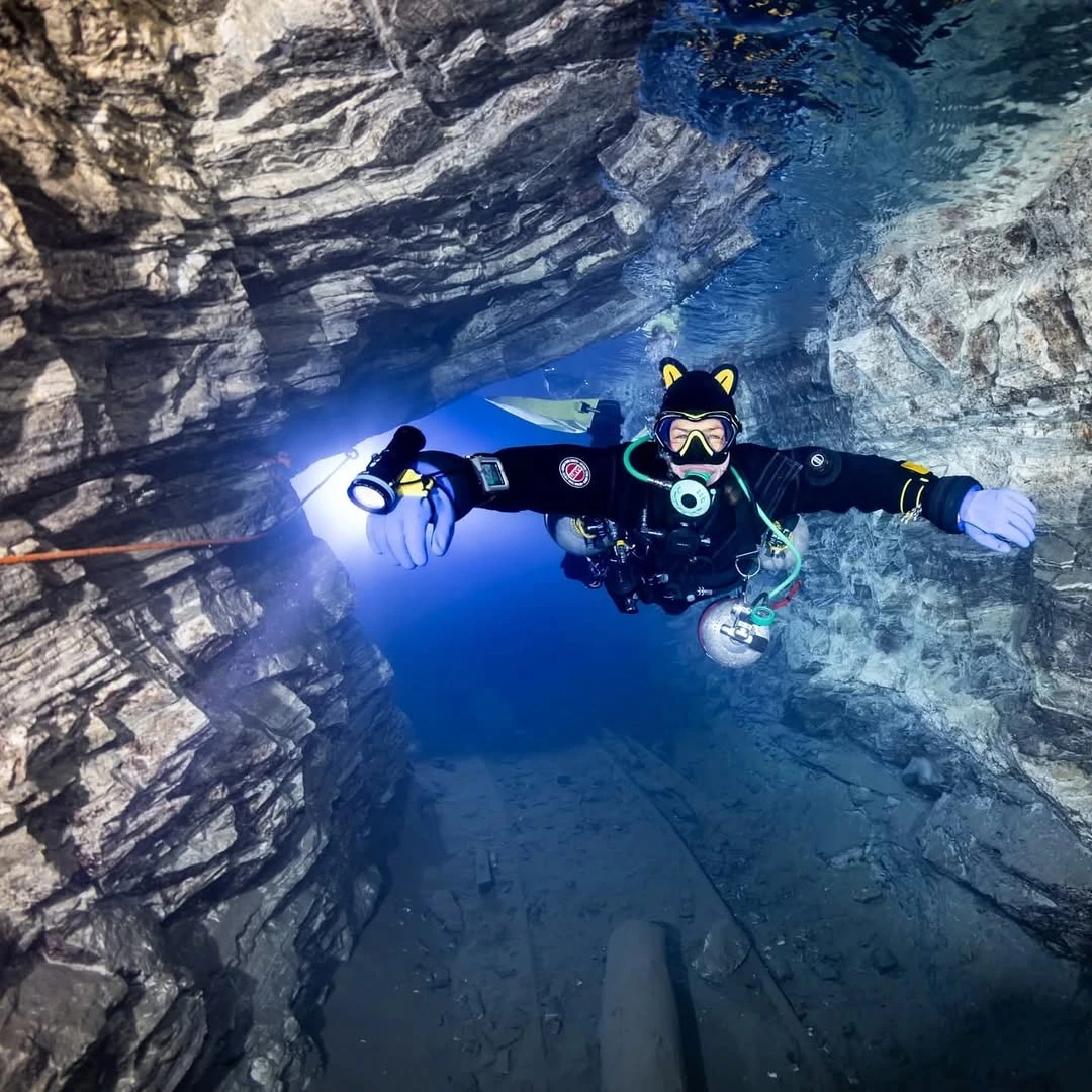 New D40 and DL2 package alongside D26 1600S cave diving photo